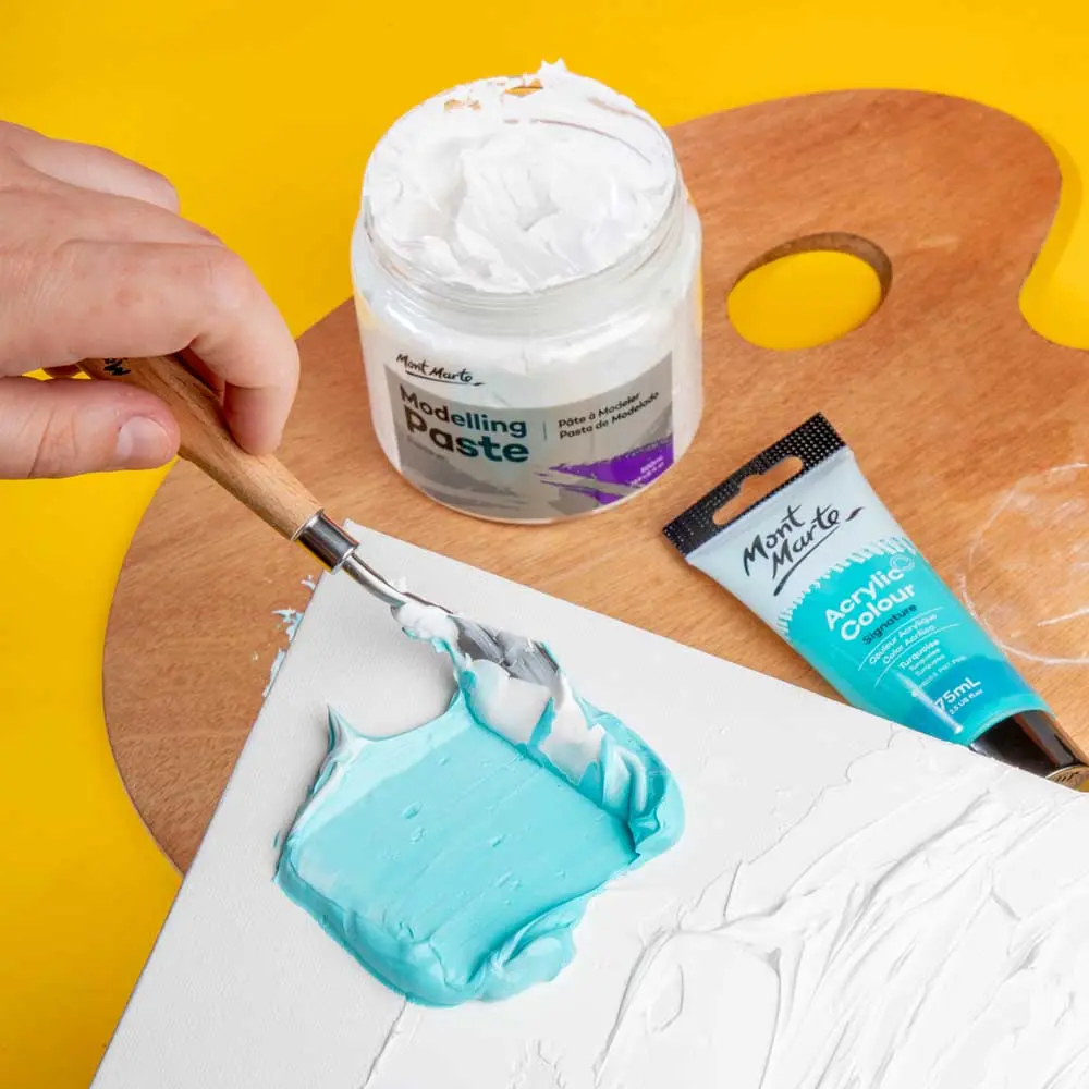Mont-Marte-Modelling-Paste-Premium-500ml-16.9oz-MPA0041_V04-InUse32.webp